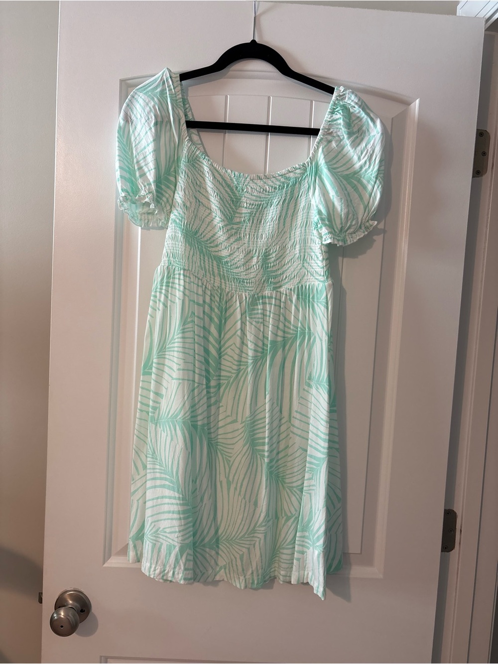 Roxy White Green A-Line Summer Dress Size Medium Tropical Resort Flowy EUC Beach